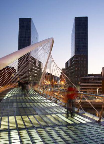 El puente Zubi-Zuri, en Bilbao, de Santiago Calatrava.