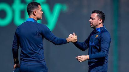 Xavi es historia, Rafa Márquez llama a la puerta del Barça