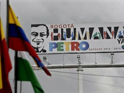 Un cartel que promociona la candidatura de Gustavo Petro en Bogotá.
