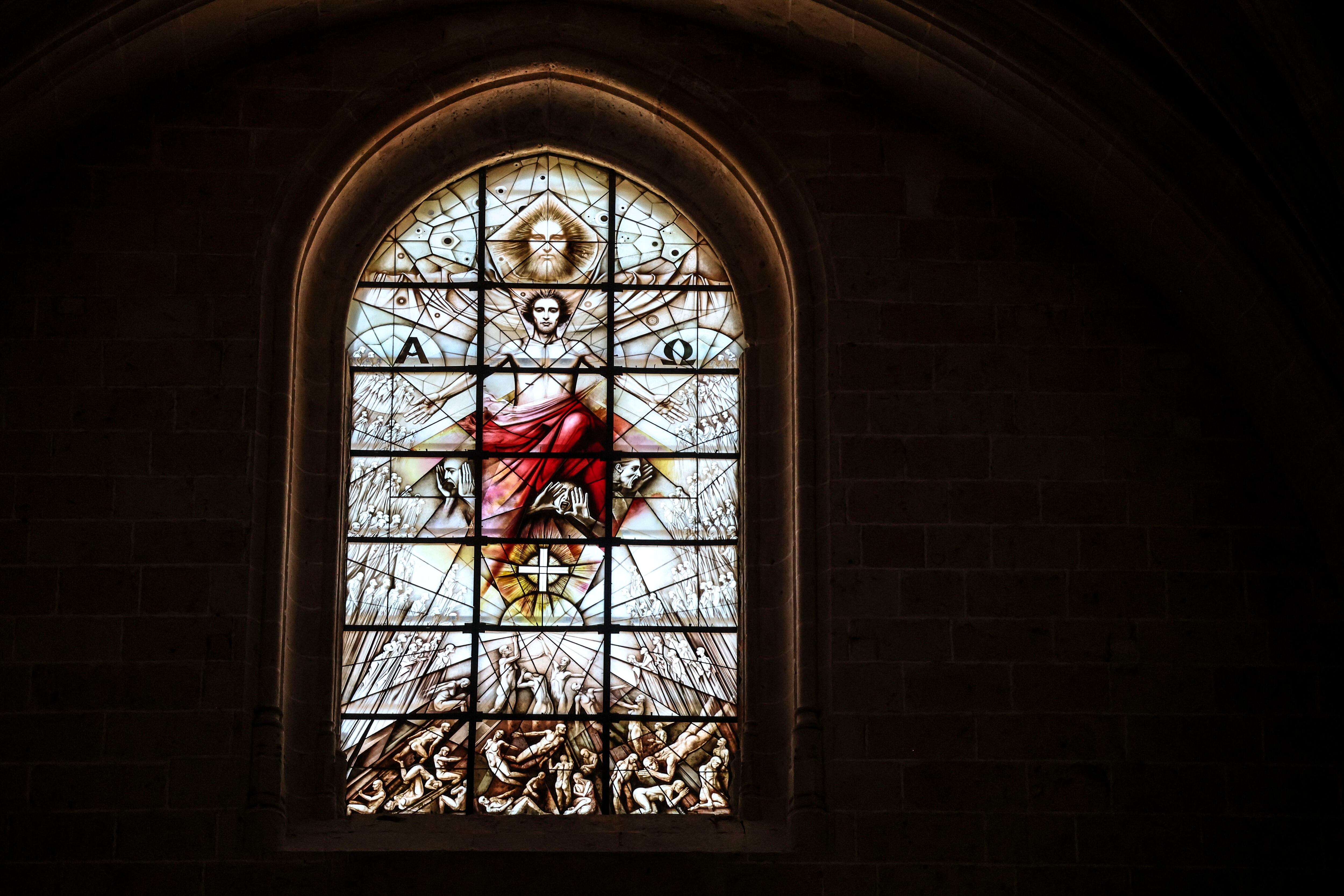 Una de las vidrieras de la catedral de Segovia de Carlos Muñoz de Pablos. 