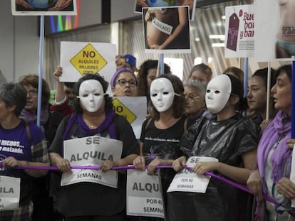 Protesta contra los vientres de alquiler en 2017 en Madrid.