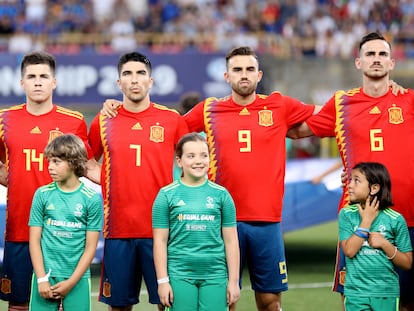 Fabian Ruíz y Carlos Soler en un partido de la selección sub-21 junto a Igor Zubeldia y Borja Mayoral.