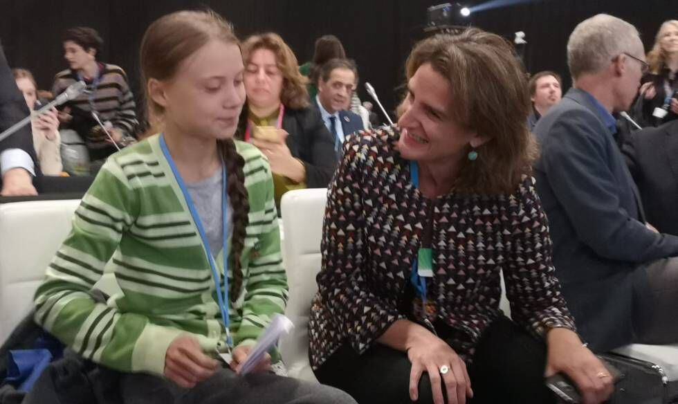 Greta Thunberg y Teresa Ribera, antes del discurso.