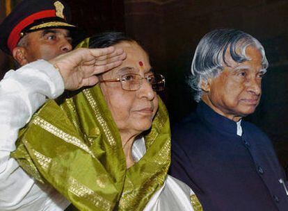La flamante Presidenta de India, Pratibha Patil, junto al saliente Jefe de Estado Abdul Kalam