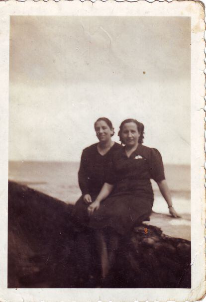 Urania Mella y María Gómez.