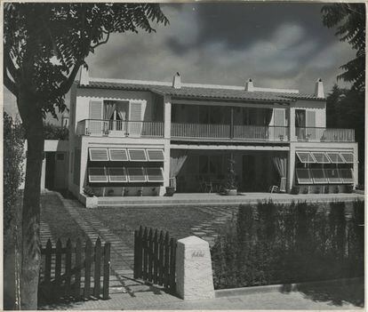 La Casa Garriga Nogués en Sitges, obra de Manuel Valls y José Antonio Coderch, en una fotografía de 1946