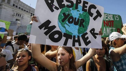 Manifestantes en una concentración contra el cambio climático.