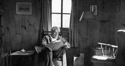 Robert Frost, en su casa de Vermont.