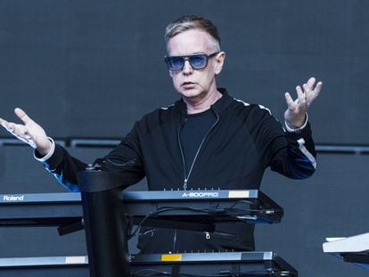 Andrew Fletcher durante un concierto de Depeche Mode.
