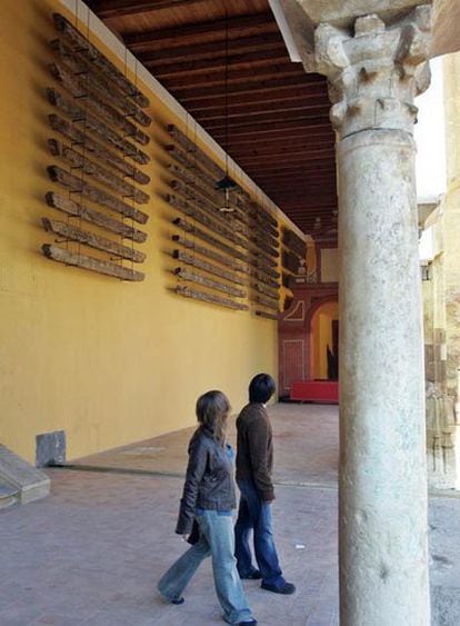 Vigas califales en la mezquita de Córdoba similares a las que subasta Christie's