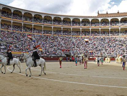 Paseíllo en la plaza de toros de Las Ventas.