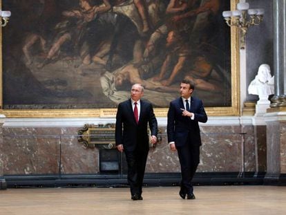 El presidente ruso, Vlad&iacute;mir Putin, y su hom&oacute;logo franc&eacute;s, Emmanuel Macron, durante una reuni&oacute;n en mayo en Versalles.