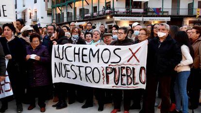 Manifestación en la plaza de Chinchón contra la planta de compostaje.