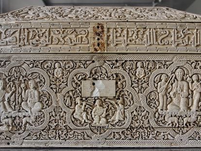 Arqueta de Leyre, elaborada en marfil en 1004-5, que se encuentra en el Museo de Navarra. Joya de arte islámico para guardar perfumes o joyas que los cristianos usaron para contener reliquias.