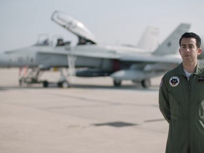 El piloto del F-18 que valoró los daños del avión de Air Canada explica cómo fue la operación.