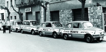 Flota de Seat 600 de Moritz, en las calles de Barcelona en los años 60. Hasta esa década, la marca siguió aumentando sus ventas.
