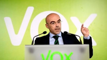 El portavoz de Vox, Jorge Buxadé, en rueda de prensa tras una reunión de la dirección del partido.