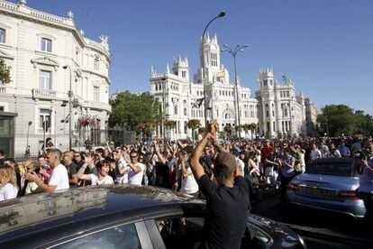 Miles de funcionarios se manifiestan por las calles de Madrid.