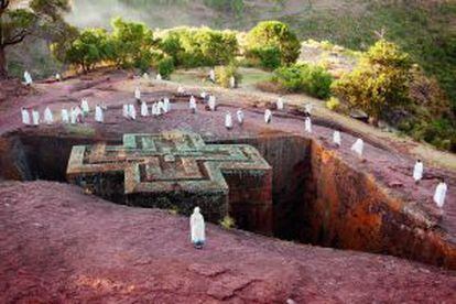 Una de las famosas iglesias excavadas en la roca en Lalibela, al norte de Etiopía.