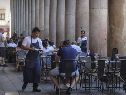 Mesas permitidas en los porches de la Boqueria