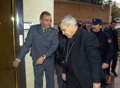 El arzobispo de Granada, Francisco Javier Martínez, ayer, en la segunda jornada del juicio.