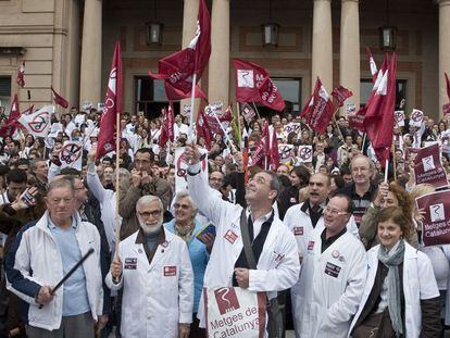 M&eacute;dicos catalanes protestan por los recortes. / Marcel&middot;l&iacute; S&agrave;enz