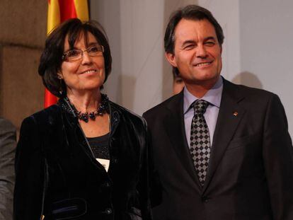 Concepció Ferrer, junto a Artur Más, en un acto oficial en 2011.