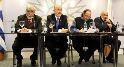 Ministros uruguayos presentan el plan contra la inseguridad.