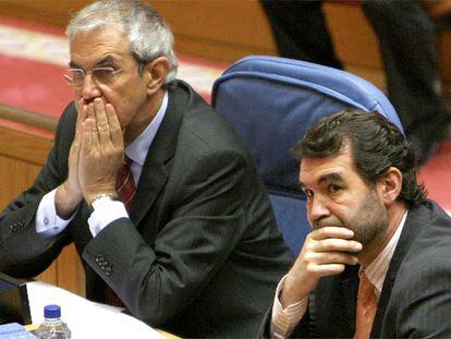 Emilio Pérez Touriño y Anxo Quintana, ayer en el pleno del Parlamento.