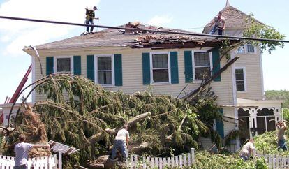 El estado en el que quedó la casa de las hermanas tras el tornado.