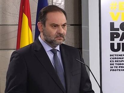 El ministro de Transportes, Movilidad y Agenda Urbana, José Luis Ábalos, durante la rueda de prensa ofrecida esta tarde en el Palacio de La Moncloa, en Madrid.