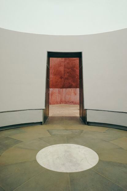 Interior de la pieza Second Wind (2005), de James Turrell.