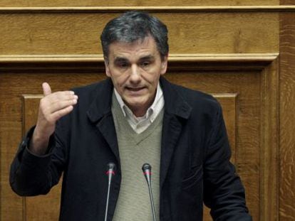 Tsakalotos pronuncia un discurso en el Parlamento de Atenas el pasado febrero