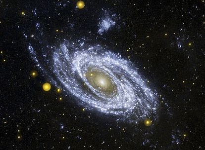 Imagen en ultravioleta de la galaxia M81 tomada por el satélite 'GALEX'.