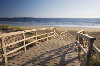 Acceso a la playa A Lanzada, en O Grove (Pontevedra).