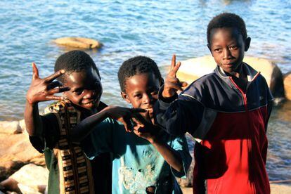 Saludo de unos niños de Nkhata Bay.