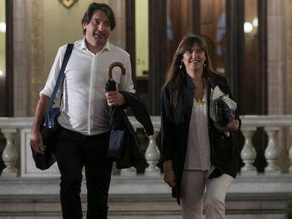 Francesc Dalmases (izquierda) con la presidenta de Junts, Laura Borràs.