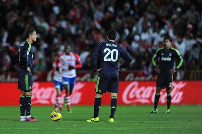 Cristiano Ronaldo e Higuaín antes de lanzar una falta.