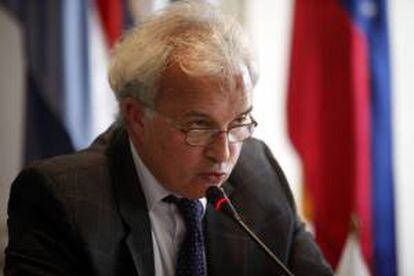 En la imagen, el presidente de la mesa directiva del Parlamento del Mercosur (Parlasur) Rubén Martínez Huelmo. EFE/Archivo