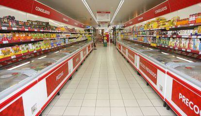 Interior de un supermercado Dia en España.