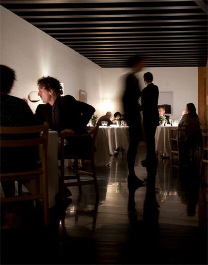 Comedor del restaurante Atrio, en el hotel del mismo nombre en Cáceres, obra de los arquitectos Emilio Tuñón y el recientemente fallecido Luis Moreno Mansilla.