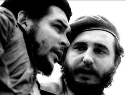 Castro ha muerto en Cuba sin apearse de la utopía, entre las lágrimas y vítores de sus devotos y las calladas maldiciones de sus víctimas