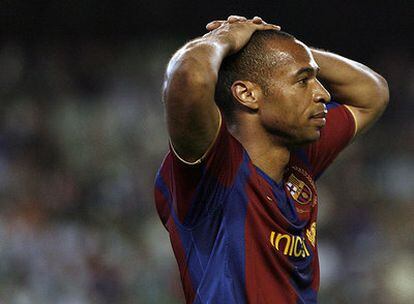 Henry se lamenta tras uno de los goles del Betis.