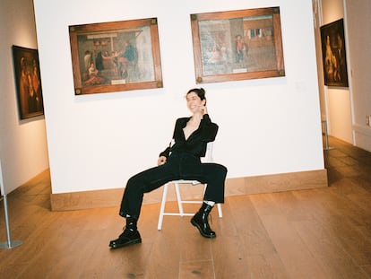 Julia de Castro es de las que se recogen pronto y madrugan para hacer yoga. Aquí, posa para ICON en la Casa de México de Madrid.