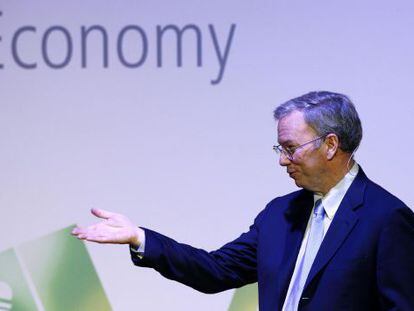 Eric Schmidt, presidente ejecutivo de Google, durante su charla en la feria mundial del m&oacute;vil. 