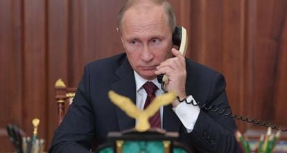 El presidente ruso, Vlad&iacute;mir Putin, mantiene una conversaci&oacute;n desde el Kremlin, en Mosc&uacute;, el pasado 15 de noviembre.