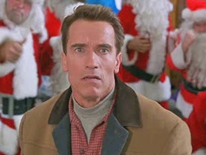 Que se agote un juguete precisamente en Navidad suena catastrófico e inverosímil a la vez. Es como si se agotasen las papeletas justo el día de unas elecciones o los bañadores en julio. En la imagen, Arnold Schwarzenegger en la película 'Un padre en apuros'.