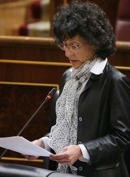 La ministra de Educación, Mercedes Cabrera, en el Congreso ayer.