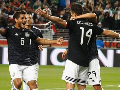 Los mexicanos celebran uno de sus goles. 