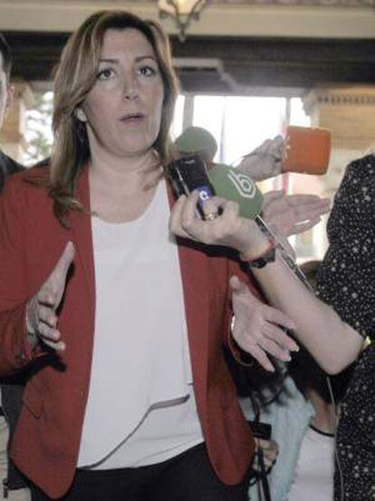 La presidenta de la Junta de Andalucía, Susana Díaz, atiende a los medios. EFE/Archivo